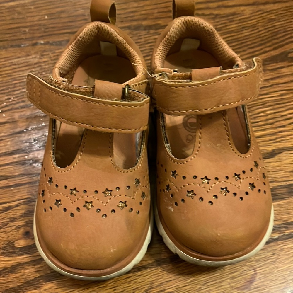 Cute stride rite walker shoes in toddler size 5